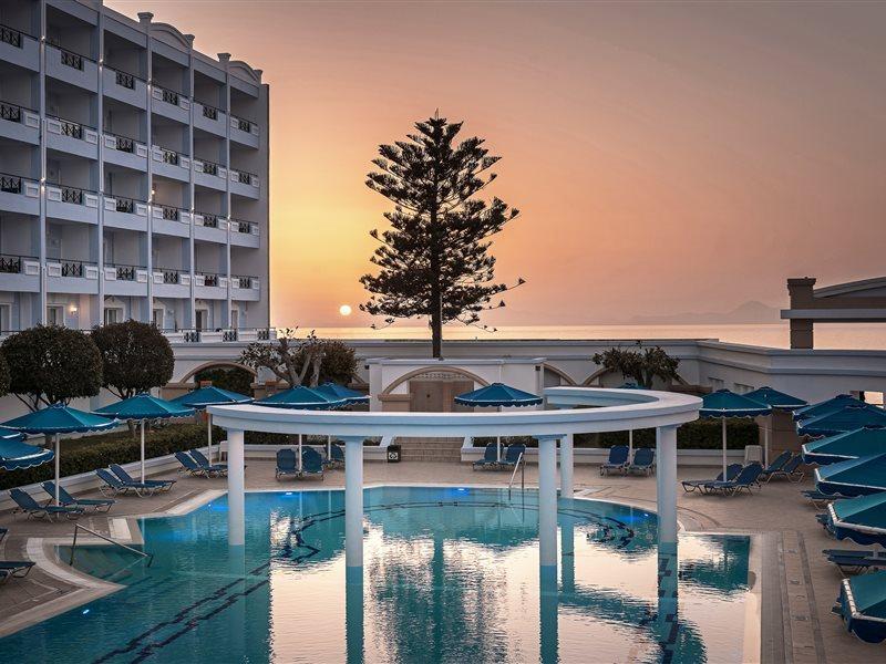Mitsis Grand Hotel Rhodes City Exterior foto Sunset at the pool