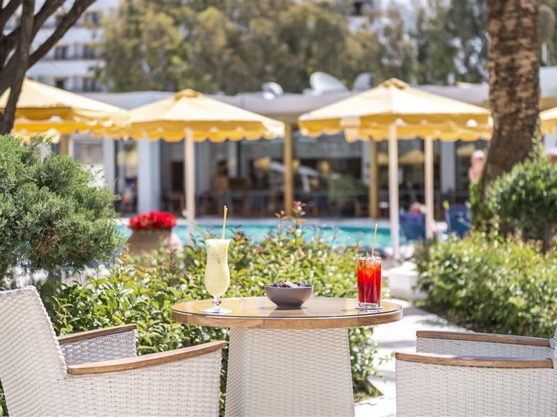 Mitsis Grand Hotel Rhodes City Exterior foto The Pool Bar