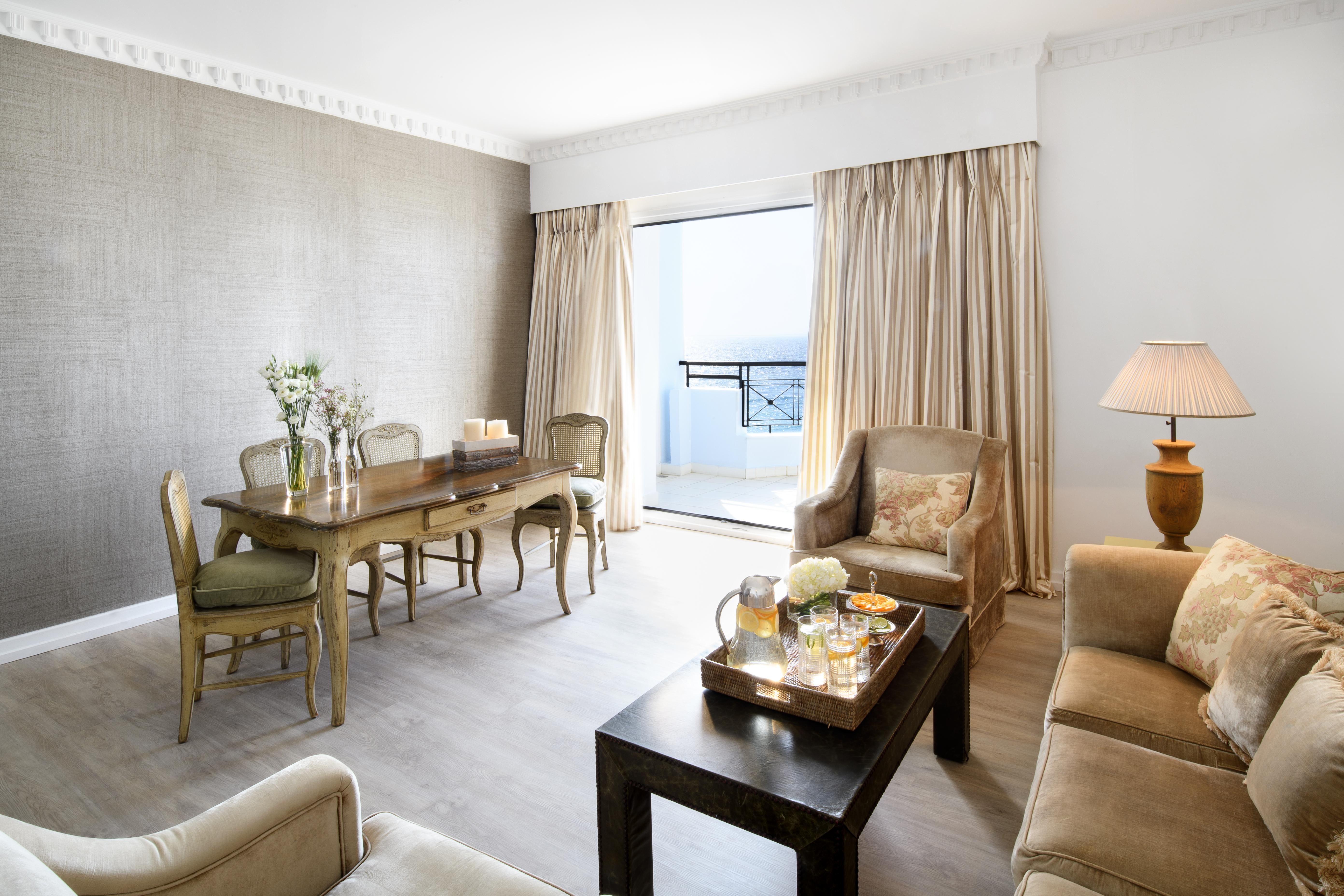 Mitsis Grand Hotel Rhodes City Exterior foto A suite at the hotel