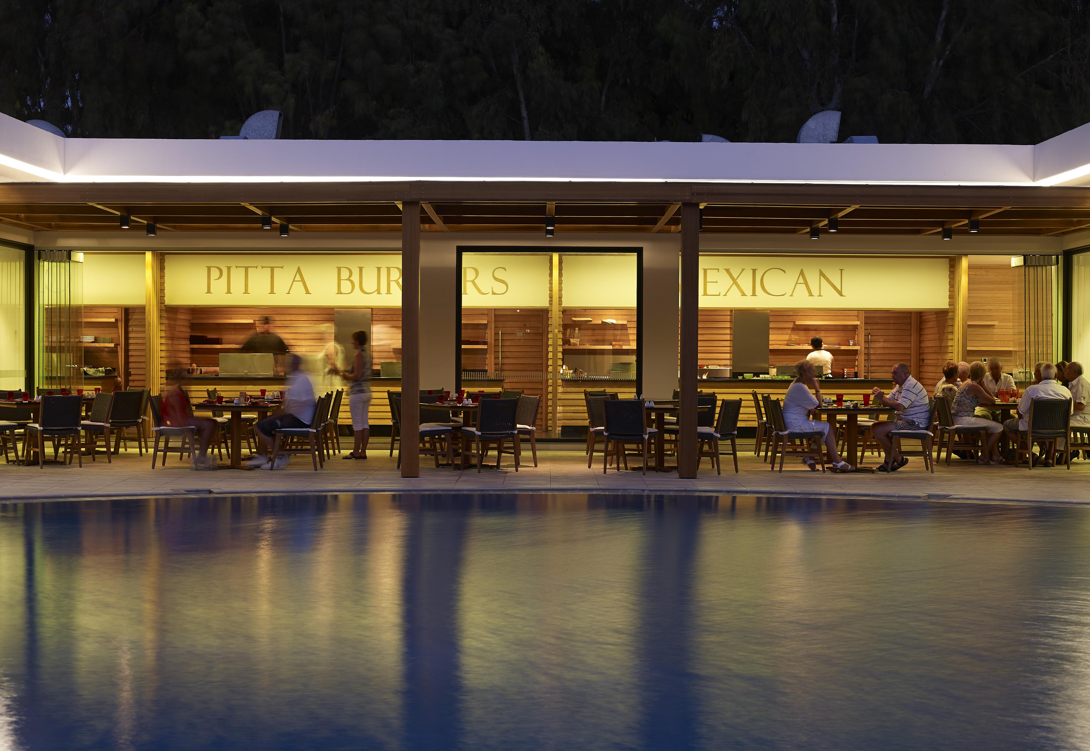 Mitsis Grand Hotel Rhodes City Exterior foto The restaurants at the pool