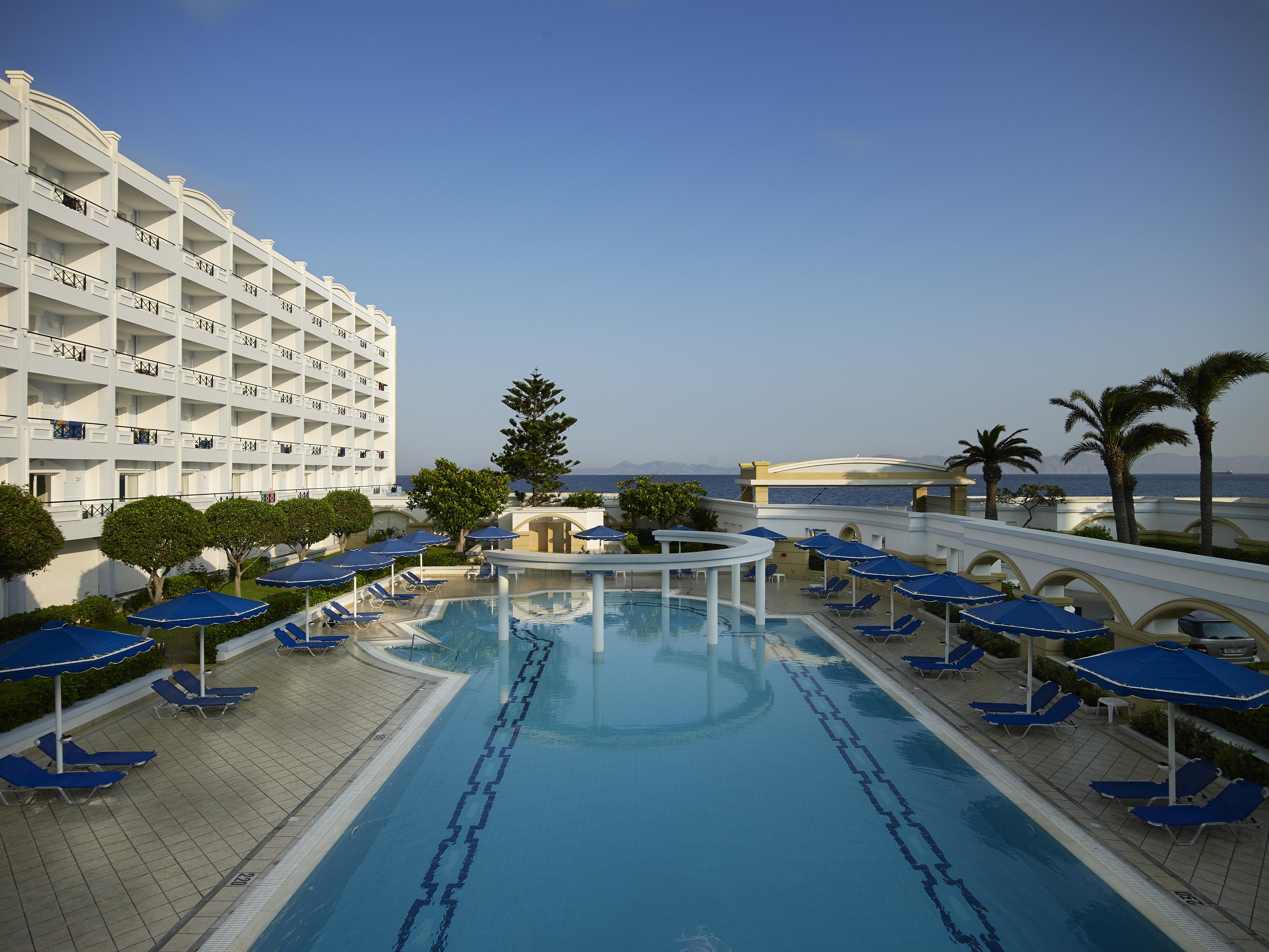 Mitsis Grand Hotel Rhodes City Exterior foto The hotel's swimming pool