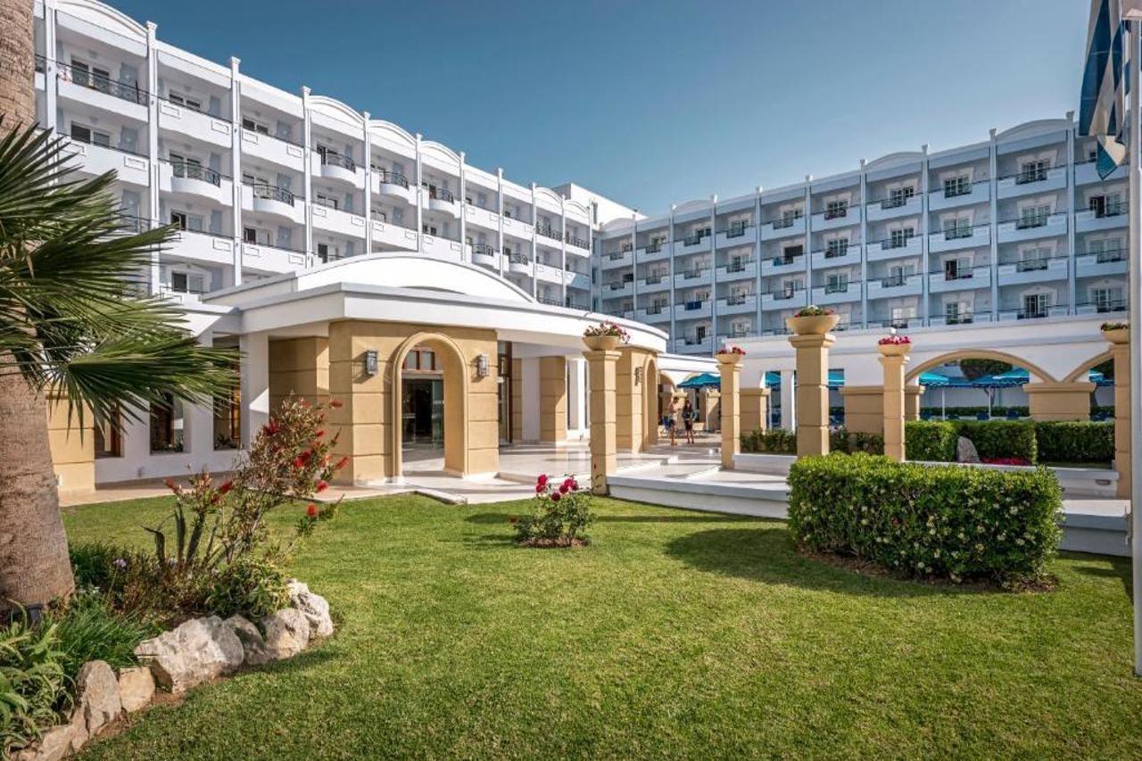 Mitsis Grand Hotel Rhodes City Exterior foto The hotel's main entrance
