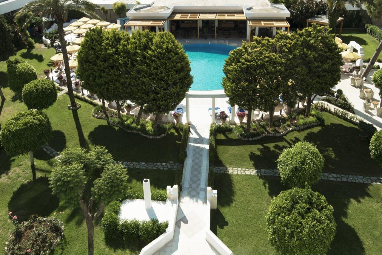 Mitsis Grand Hotel Rhodes City Exterior foto The resort's pool