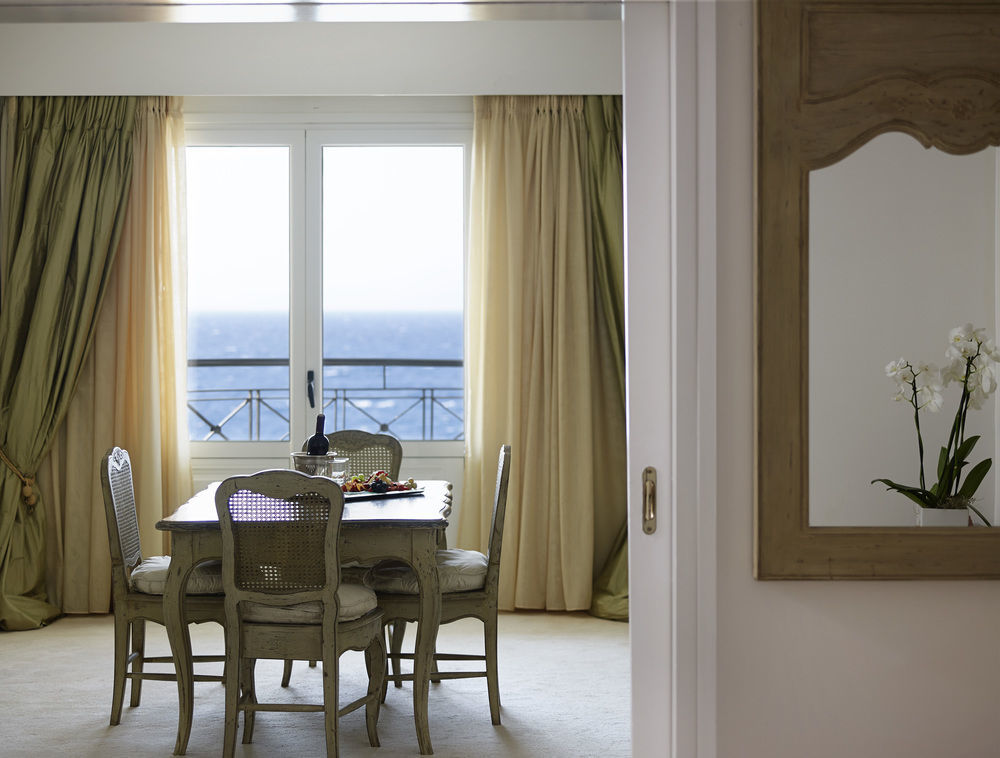 Mitsis Grand Hotel Rhodes City Exterior foto A typical room at the hotel
