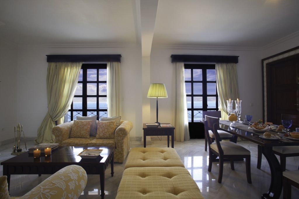 Mitsis Grand Hotel Rhodes City Exterior foto A suite at the hotel