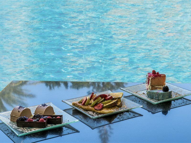 Mitsis Grand Hotel Rhodes City Exterior foto A selection of desserts